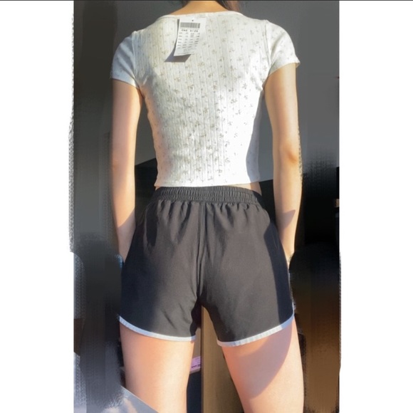 Brandy Melville zelly top - Picture 3 of 4